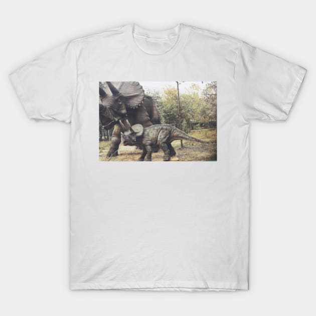 Dinosaurus T-Shirt by tamara0